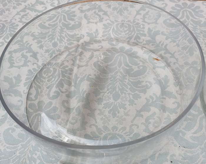 A JOBLOT ART DECOR GLASS SERVING BOWLS SOLD AS IS