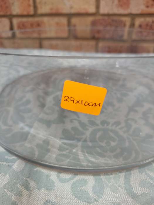 A JOBLOT ART DECOR GLASS SERVING BOWLS SOLD AS IS