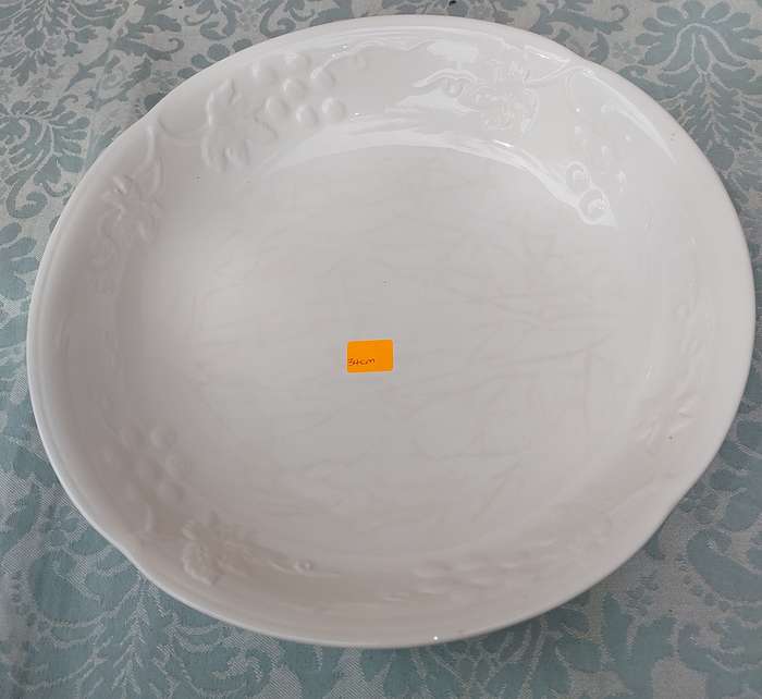 AN ART DECOR WHITE PORCELAIN ROUND SRVING PLATTER SOLD AS IS