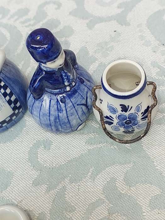 A VINTAGE COLLECTION OF DELFTS BLUE FIGURINES SOLD AS IS