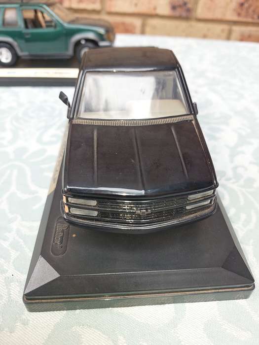 A VINTAGE COLLECTION MODEL CARS SOLD AS IS