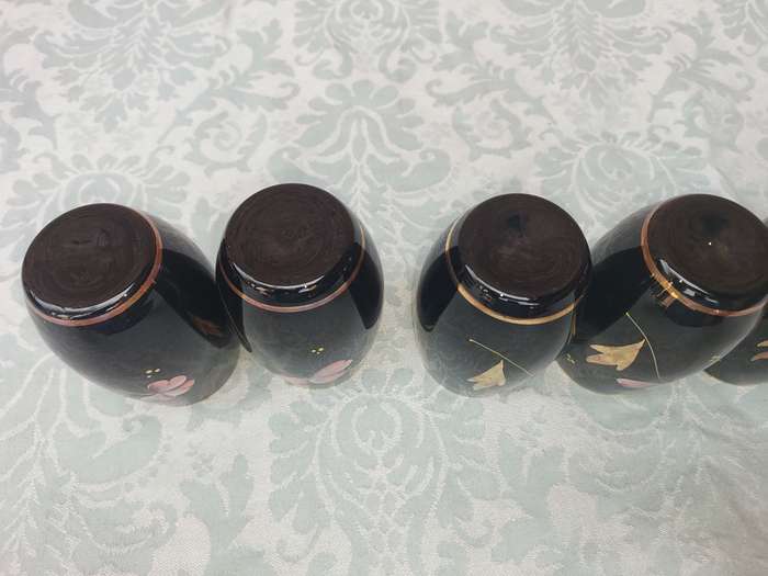 A SET OF SIX HAND MADE MURANO TYPE TUMBLERS SOLD AS IS