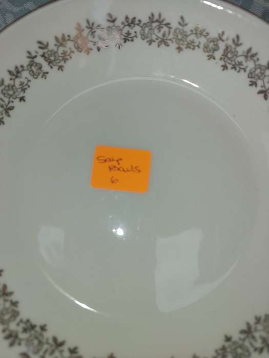 A VINTAGE COLLECTION OF SOUP BOWLS AND SIDE PLATES