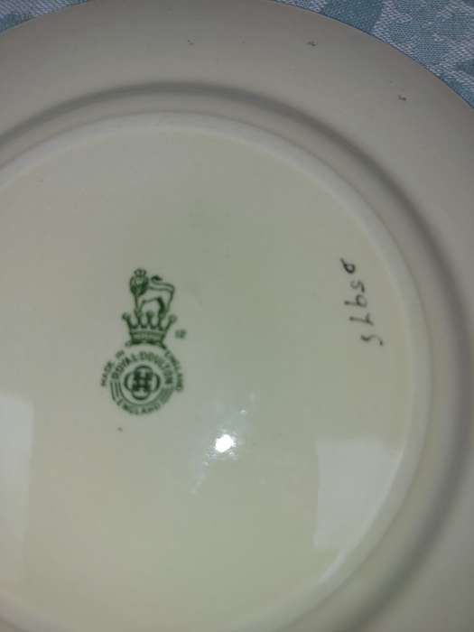 A VINTAHE COLLECTION OF TWO SOUP BOWLS AND A SIDE PLATE BY ROYAL DOULTON