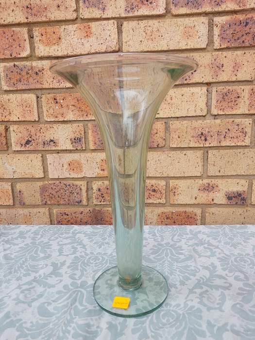 AN ART DECOR GREEN TINTED GLASS VASE SOLD AS IS
