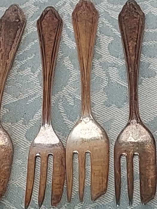 A SET OF 9 SHEFFIELD EPNS DESERT FORKS  SOLD AS IS