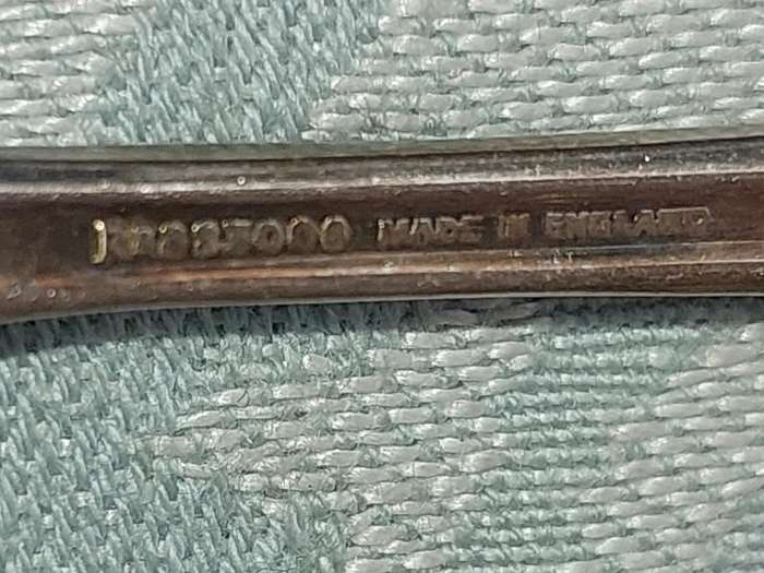 A VINTAGE SET OF 6 EPNS CAKE  FORKS