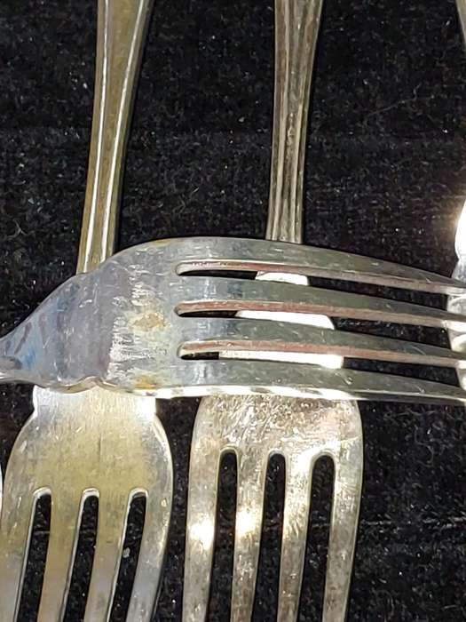 A SET OF 12 EPNS FISH KNIFE AND FORK SET SOLD AS IS