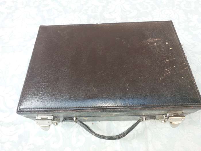 A BLACK LEATHER CASE FOR THE AVID WATCH COLLECTOR WITH KEYS  THE CASE HAS A FEW SCRATCHES SOLD AS IS