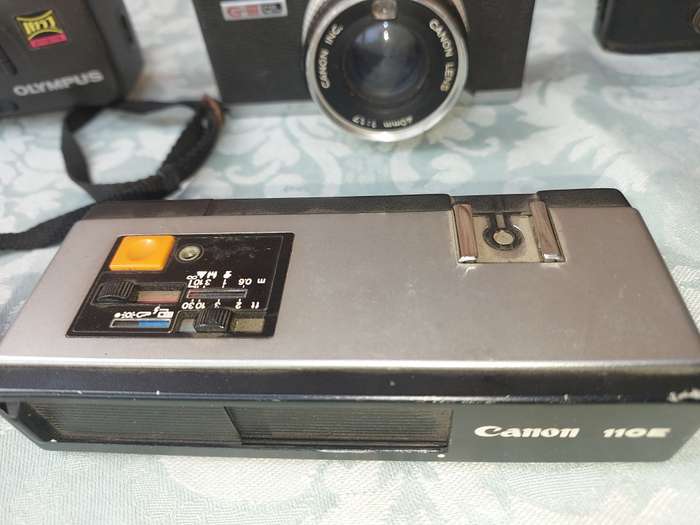 A VINTAGE JOBLOT CAMERAS SOLD AS IS NOT TESTED