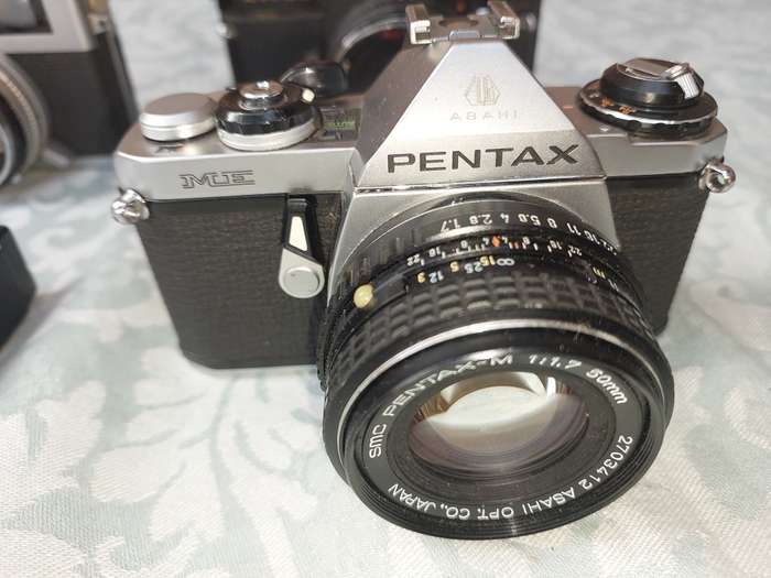 A VINTAGE JOBLOT CAMERAS SOLD AS IS NOT TESTED