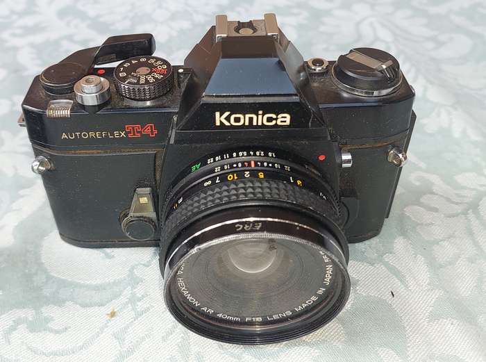 A VINTAGE JOBLOT CAMERAS SOLD AS IS NOT TESTED