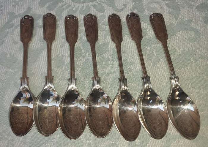 A VINTAGE SET OF 7 DEMITASSE EPNS A1 SHEFFIELED ENGLAND SPOONS SOLD AS IS