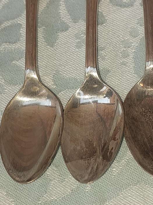 A VINTAGE SET OF 7 DEMITASSE EPNS A1 SHEFFIELD ENGLAND SPOONS SOLD AS IS R250