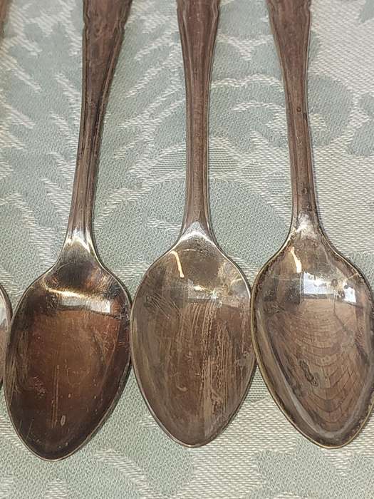 A VINTAGE SET OF 7 DEMITASSE EPNS A1 SHEFFIELD ENGLAND SPOONS SOLD AS IS R250