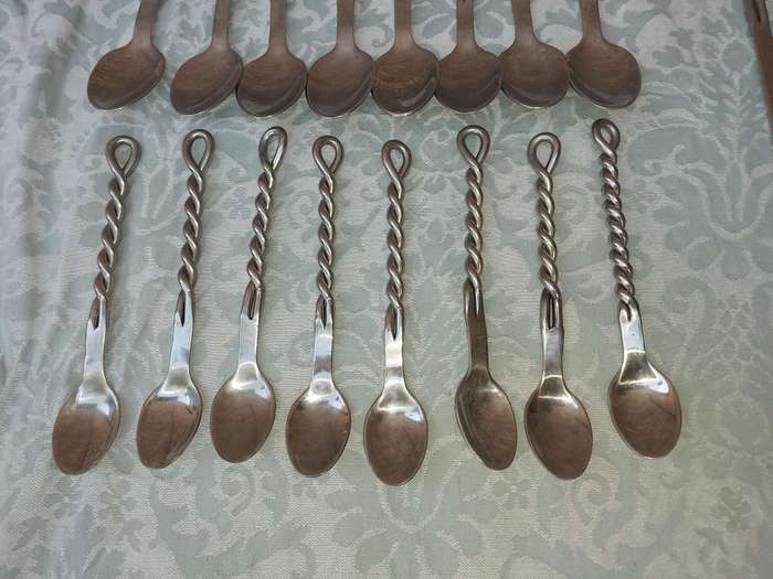 AN ART DECOR STAINLESS STEEL WIRE DESIGN CUTLERY SET 35 PIECES SOLD AS IS