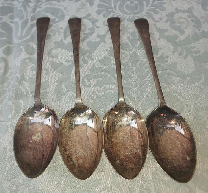 A VINTAGE SET OF 4 EPNS MADE IN ENGLAND TABLE SPOONS SOLD AS IS