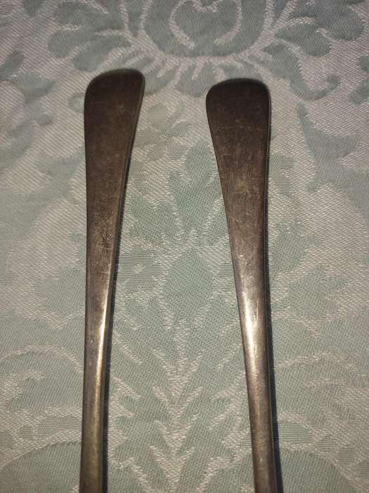 A VINTAGE SET OF 4 EPNS MADE IN ENGLAND TABLE SPOONS SOLD AS IS