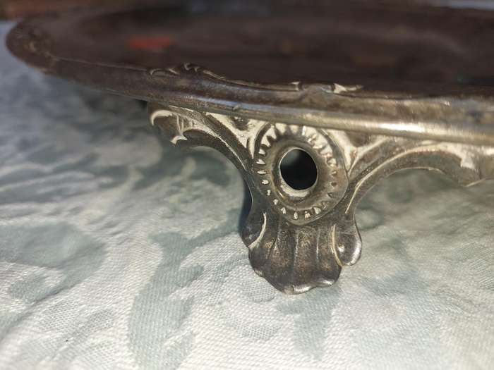 A VINTAGE SP ON B GROOVED MEAT CARVING PLATTER FOOTED SOLD AS IS