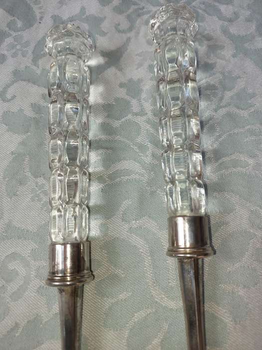 A VINTAGE SET OF SALAD LADELS WITH PERSPACT HANDLES SOLD AS IS