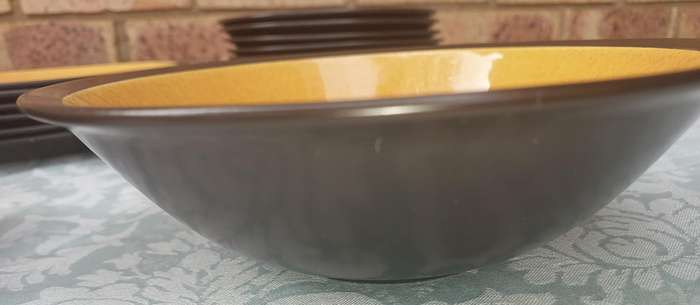 A 31 PIECE CERAMIC BROWN WITH YELLOW DINNER SET SOLD AS IS