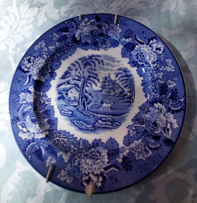 AN ENOCHE WOODS AND SONS BREAKFAST PLATE PLAQUE SOLD AS IS