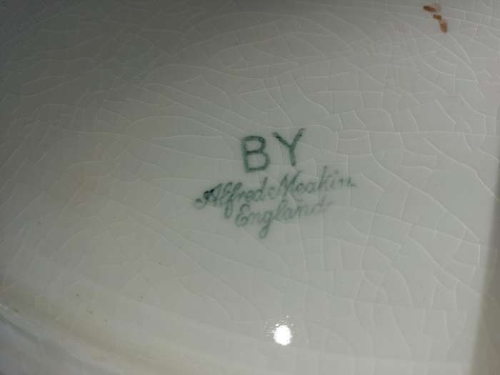A VINTAGE COLLECTION OF 5 ALFRED MEAKIN PLATES AND A PLATTER SOLD AS IS