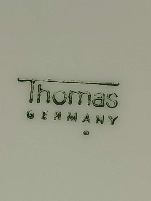 A RARE COLLECTION OF THOMAS GERMANY GOLD TRIM PORCELAIN DESERT BOWLS SOLD AS IS