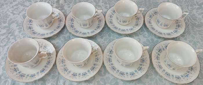 A VINTAGE SET OF 8 TEACUPS AND SAUCERS MADE IN CHINA PORCELAIN WITH FLORAL DESIGN SOLD AS IS