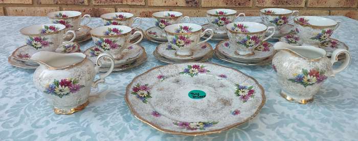 AVINTAGE 34 PIECE DEODORA TEASET FINE CHINA HAND PAINTED SOLD AS IS