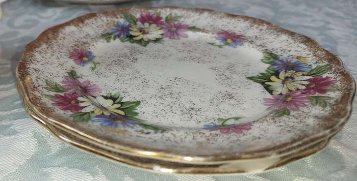 AVINTAGE 34 PIECE DEODORA TEASET FINE CHINA HAND PAINTED SOLD AS IS