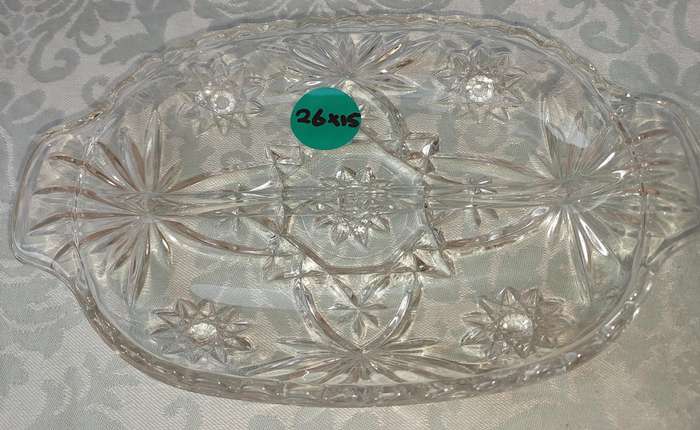A COLLECTION OF ART DECOR GLASS SERVING UTENSILS SOLD AS IS