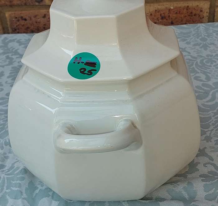 Mikasa Continental White F3000 Soup Tureen with Slotted Lid