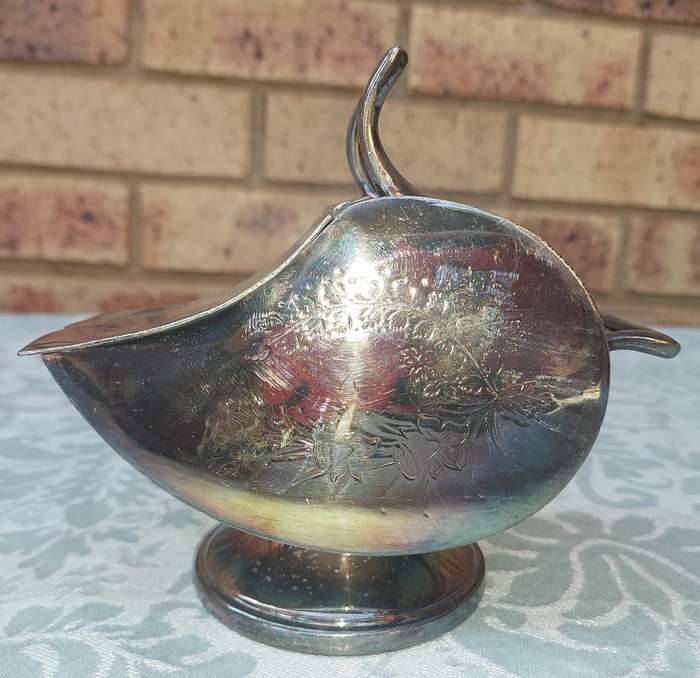 AN ORNATE SILVER PLATE SUGAR SCUTTLE MADE IN SHEFFIELD ENGLAND