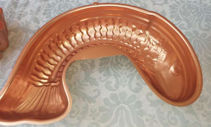 A COLLECTION OIF COPPER BAKING DISHES SOLD AS IS