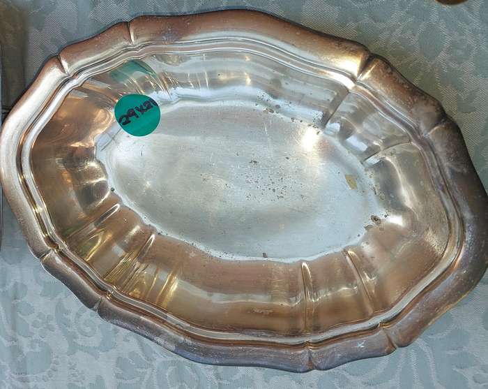 A VINTAGE COLLECTION OF KTCHENALIA UTENSILS SOLD AS IS