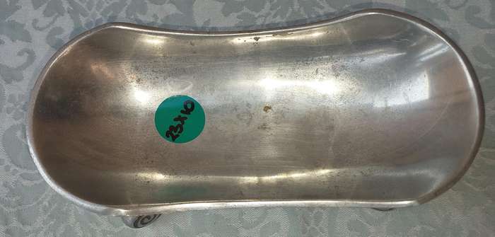 AN ART DECOR PEWTHAL SWEATS BOWL MADE IN MEXICO SOLD AS IS