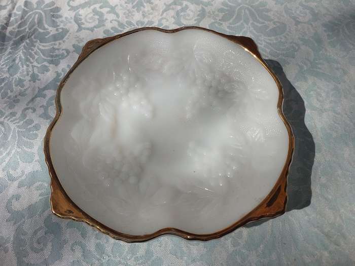 AN ART DECOR FROSTED WHITE WITH GOD TRIM SERVING PLATTER SOLD AS IS