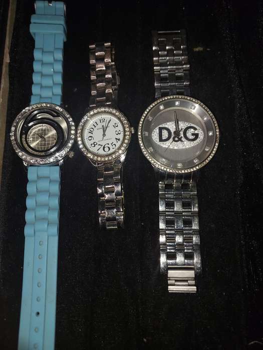 A COLLECTION OF USED COSTUME WATCHES SOLD AS IS NOT TESTED
