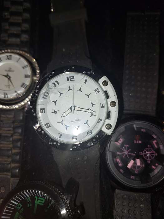 A USED JOBLOT RUBBER SPORTS AND CRONGRAPH WATCHES SOLD AS IS NOT TESTED