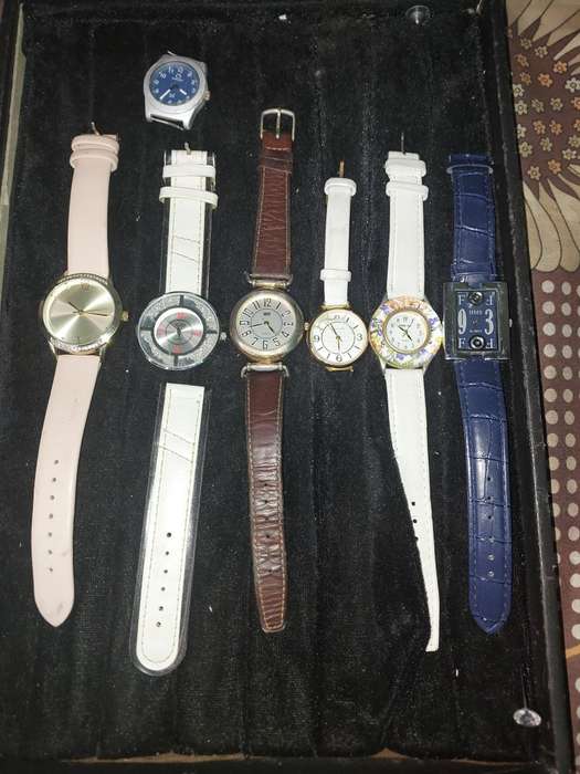 A JOBLOT COSTUME WATCHES SOLD AS IS NOT TESTED