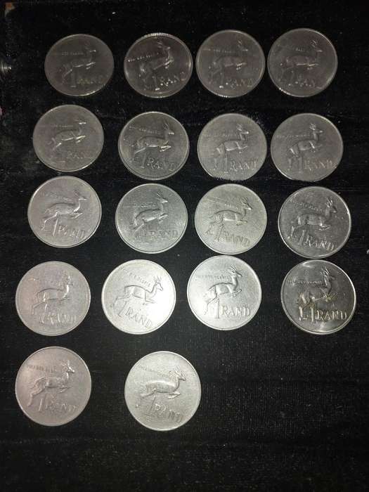 A VINTAGE JOBLOT SOUTH AFRICAN RAND COINS SOLD AS IS