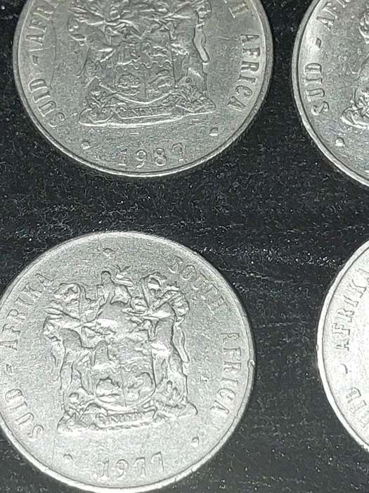 A VINTAGE JOBLOT SOUTH AFRICAN RAND COINS SOLD AS IS