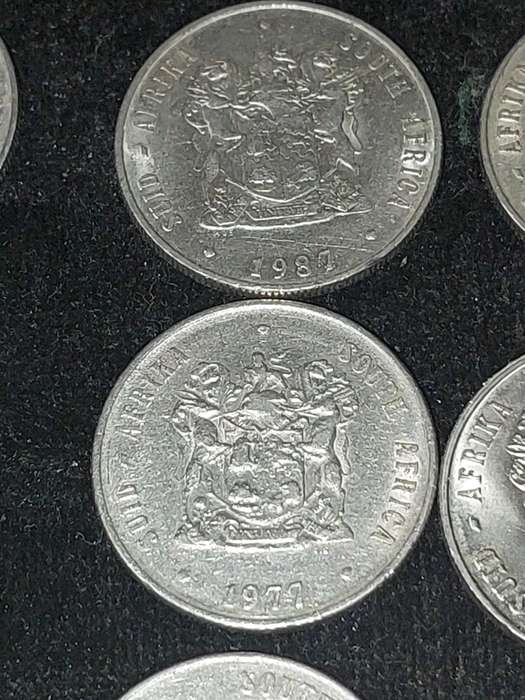 A VINTAGE JOBLOT SOUTH AFRICAN RAND COINS SOLD AS IS