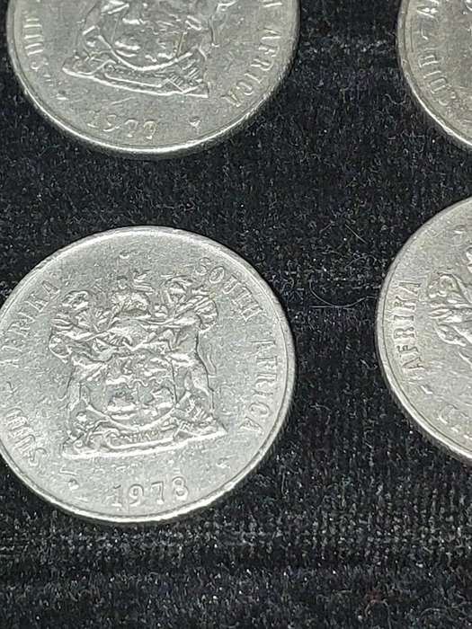 A VINTAGE JOBLOT SOUTH AFRICAN RAND COINS SOLD AS IS