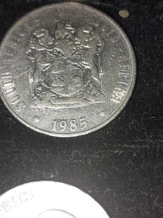 A COLLECTION OF 10 VINTAGE  SOUTH AFRICAN 50 CENTS COINS SOLD AS IS