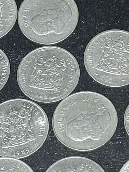 A VINTAGE COLLECTION OF(101) 20 CENT SOUTH AFRICAN COINS  SOLD AS IS