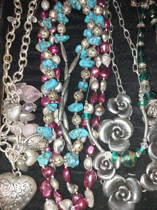 A VINTAGE COLLECTION COSTUME NECKLACES SOLD AS IS