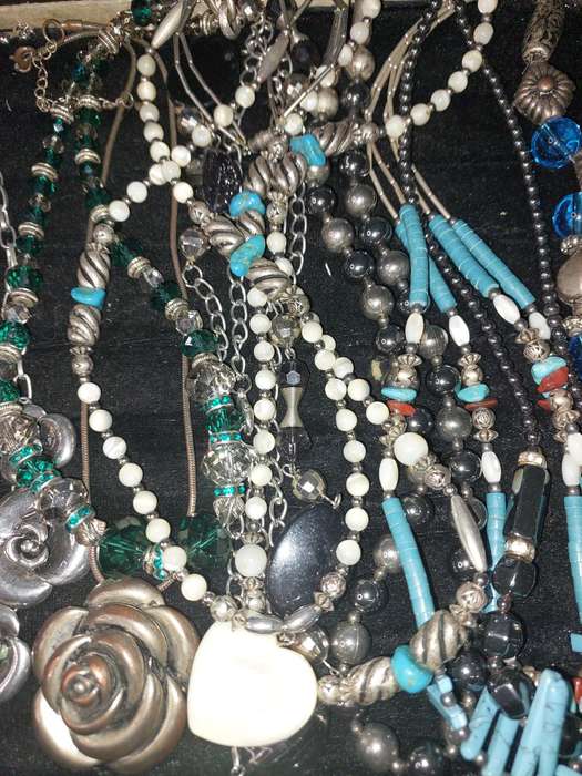 A VINTAGE COLLECTION COSTUME NECKLACES SOLD AS IS