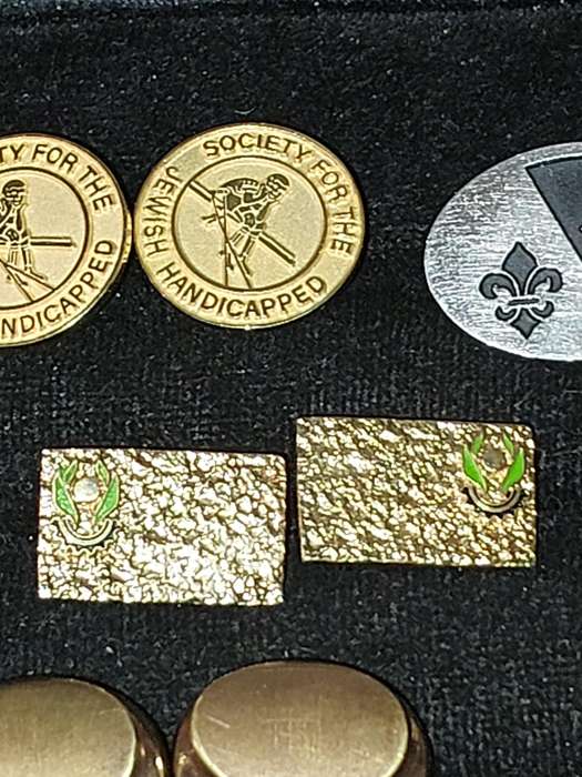 A RETIRED GENTLEMENS CUFFLINK COLLECTION SOLD AS IS